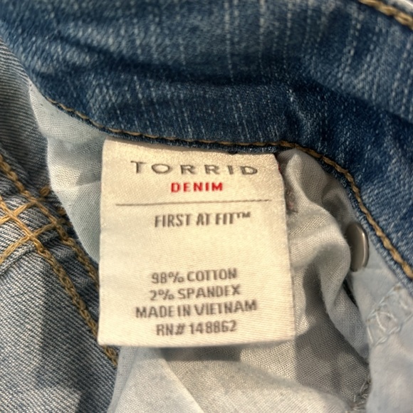 Torrid Boyfriend Straight Jean Vintage Stretch Light Wash 14 Short - Picture 10 of 11